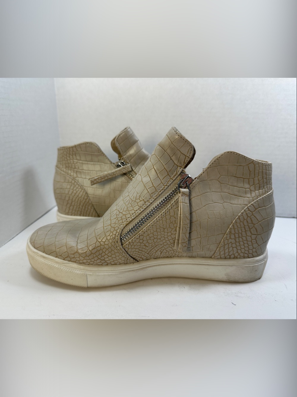 Steve Madden Women’s Beige Croc-Embossed Zip Sneaker Boot Size 8 - Picture 7 of 9